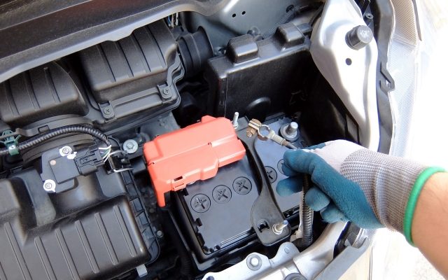 株式会社ジャストライト浪岡智が教えるバッテリーの点検の画像