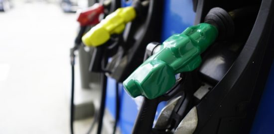 株式会社ジャストライト浪岡智がお送りするガソリンスタンドでの給油のイメージ画像