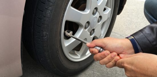 株式会社ジャストライト浪岡智がお教えするタイヤの空気圧チェックのイメージ画像