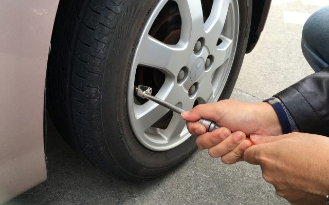 株式会社ジャストライト浪岡智がお教えするタイヤの空気圧チェックのイメージ画像