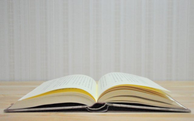 株式会社ジャストライト浪岡 智がお送りする四字熟語の「眼光紙背」についてのイメージ画像